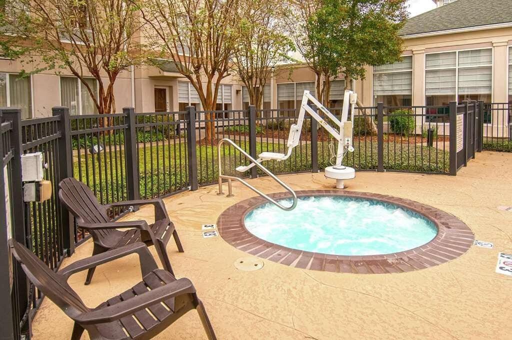 Hotel Wyndham Garden New Orleans Airport Kenner Exterior foto